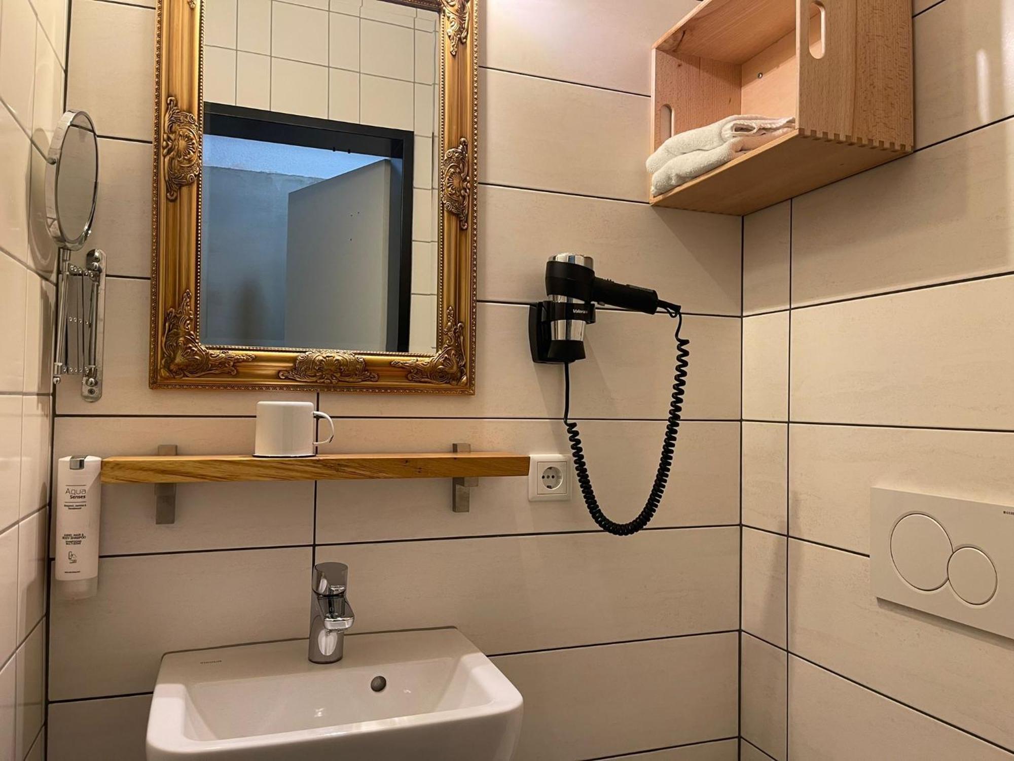 Koby Work&Stay Souterrain Apartment, Wifi&Komfort Herford Exterior foto